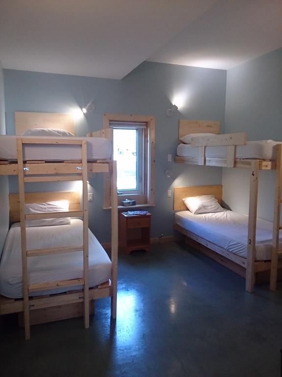 Hot Springs Campground & Hostel Upper Laberge Pokoj fotografie