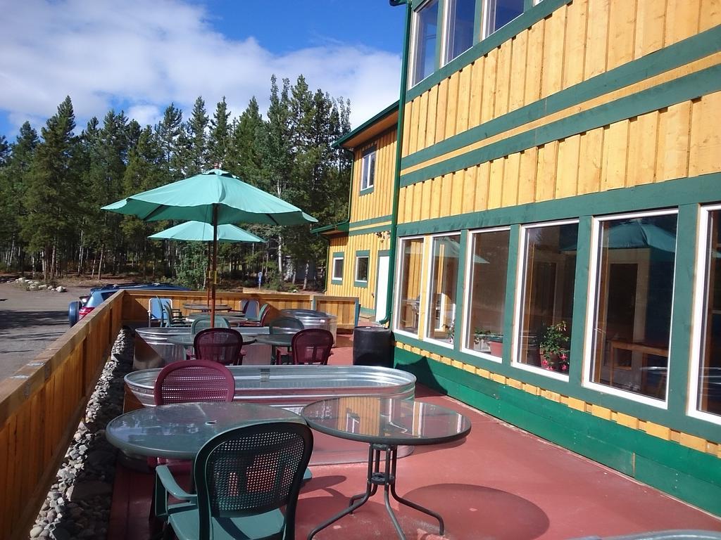 Hot Springs Campground & Hostel Upper Laberge Exteriér fotografie